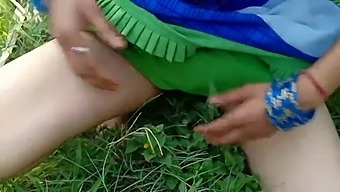 Public Nudity And Pussy Close-Up In Indian Hardcore Video