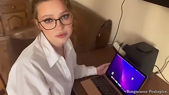 Pov: Masturbácia A Orálny Sex S Ryšavou Nevlastnou Mamou V 60fps
