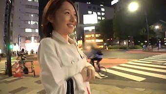 Mai-Chan, 22-Letnica Z Visokim Spolnim Nagonom, Je Pripravljena Na Intenzivno Analno Igro In Globoko Penetracijo