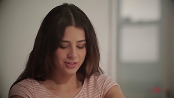 Rjavolaski Ariel X In Kylie Rocket Raziskujeta Užitek S Kunilingusom V Hd